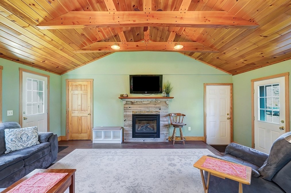 63 Country Clb Dr, Montgomery MA 01085 exterior