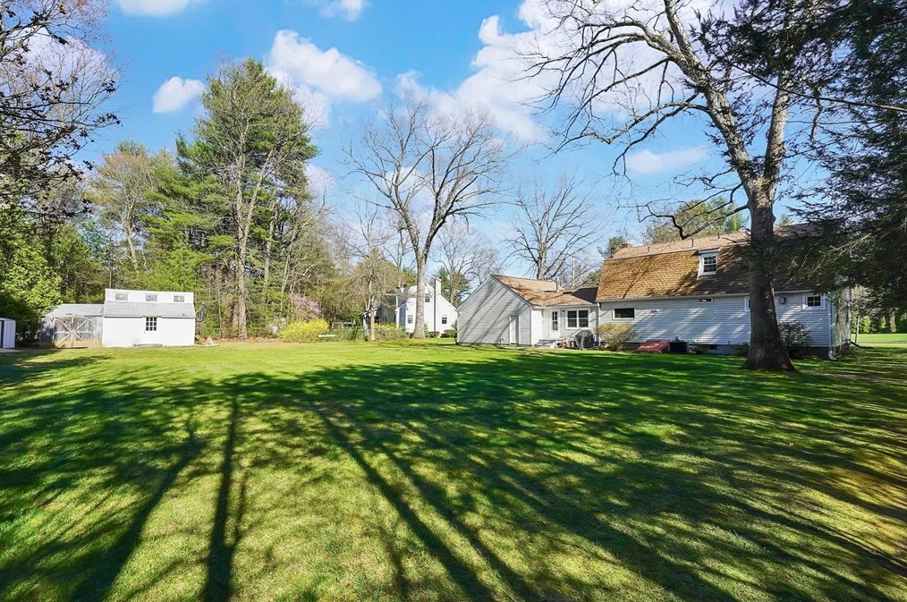 63 Country Clb Dr, Montgomery MA 01085 exterior