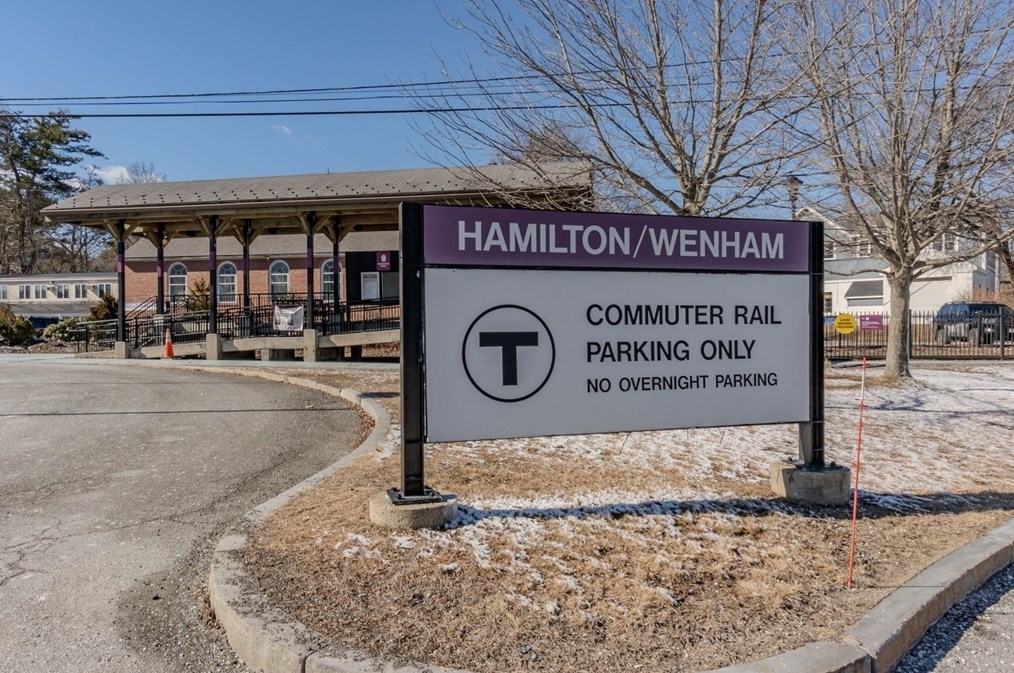 95 Union St, Hamilton MA  01982-2116 exterior