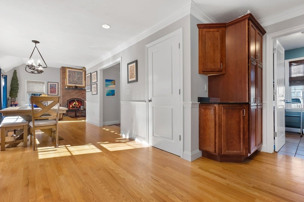 95 Union St, Hamilton MA  01982-2116 exterior