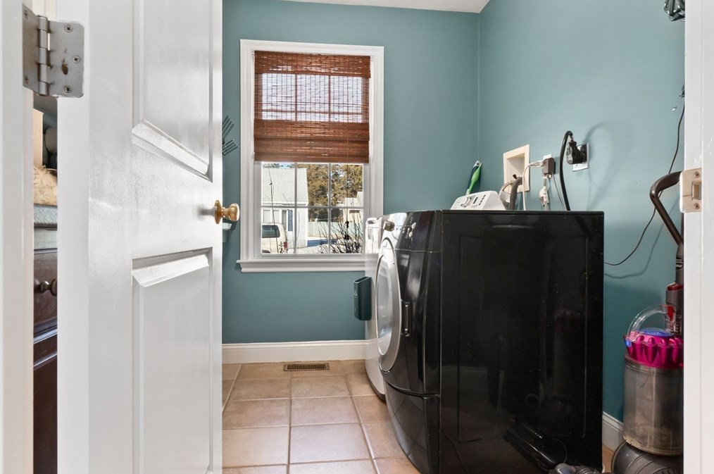 95 Union St, Hamilton MA  01982-2116 exterior