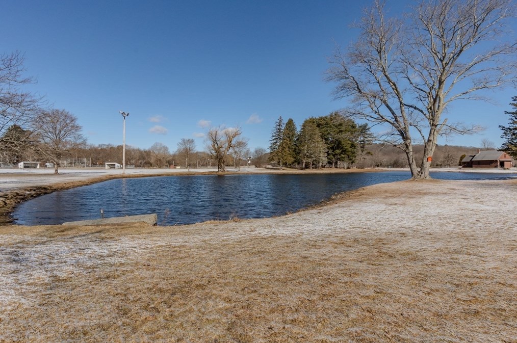 95 Union St, Hamilton MA  01982-2116 exterior