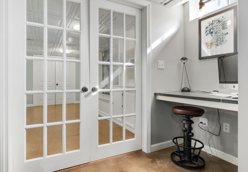 95 Union St, Hamilton MA  01982-2116 exterior