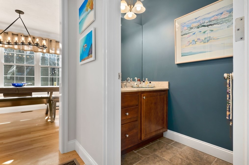 95 Union St, Hamilton MA  01982-2116 exterior