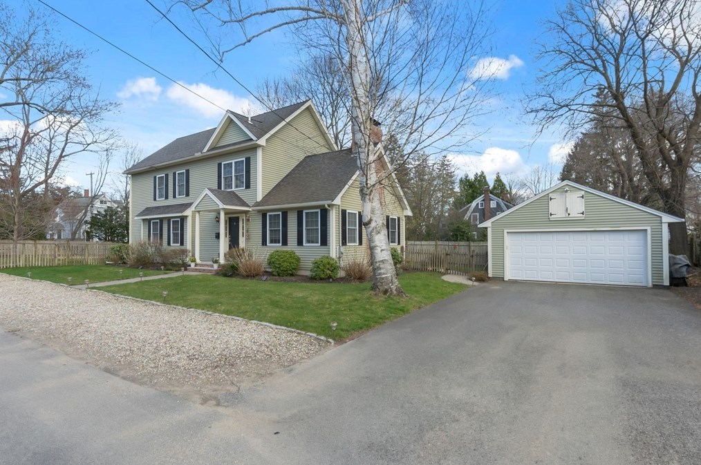 95 Union St, Hamilton MA  01982-2116 exterior