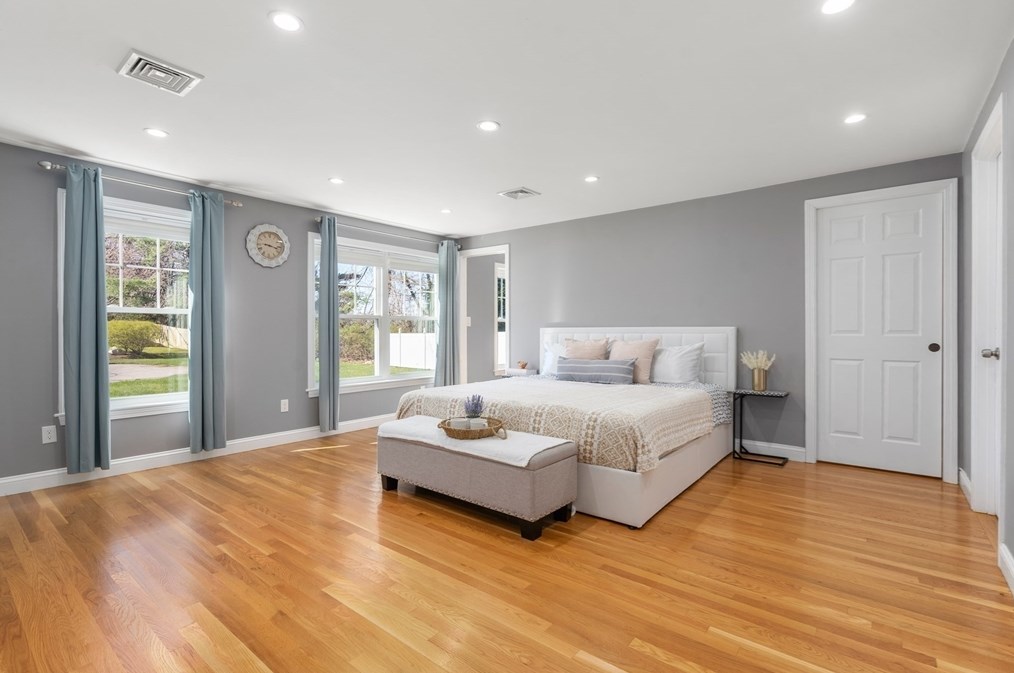 31 Roosevelt Rd, Lexington MA  02421-7411 exterior