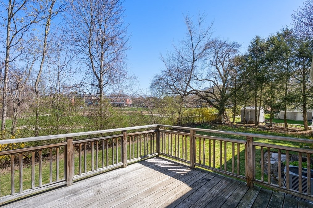 31 Roosevelt Rd, Lexington MA  02421-7411 exterior