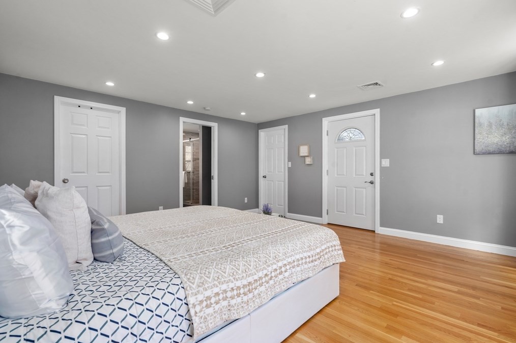 31 Roosevelt Rd, Lexington MA  02421-7411 exterior