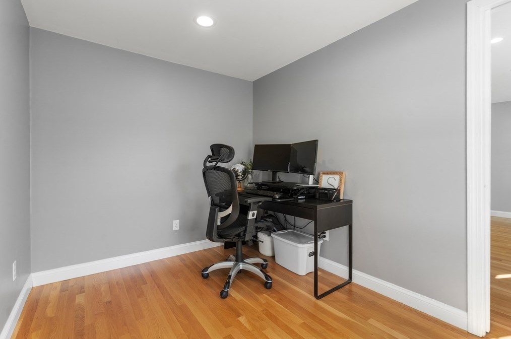 31 Roosevelt Rd, Lexington MA  02421-7411 exterior