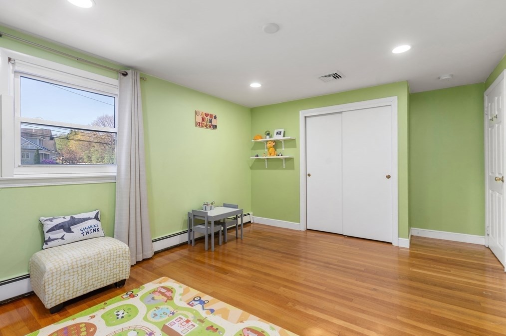 31 Roosevelt Rd, Lexington MA  02421-7411 exterior