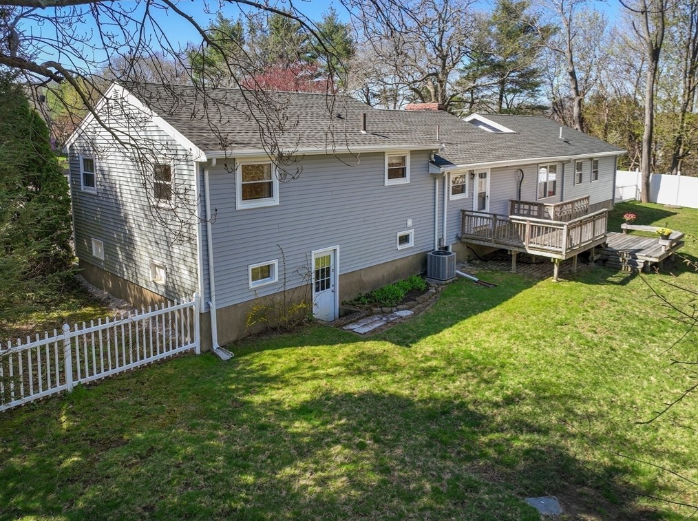 31 Roosevelt Rd, Lexington MA  02421-7411 exterior