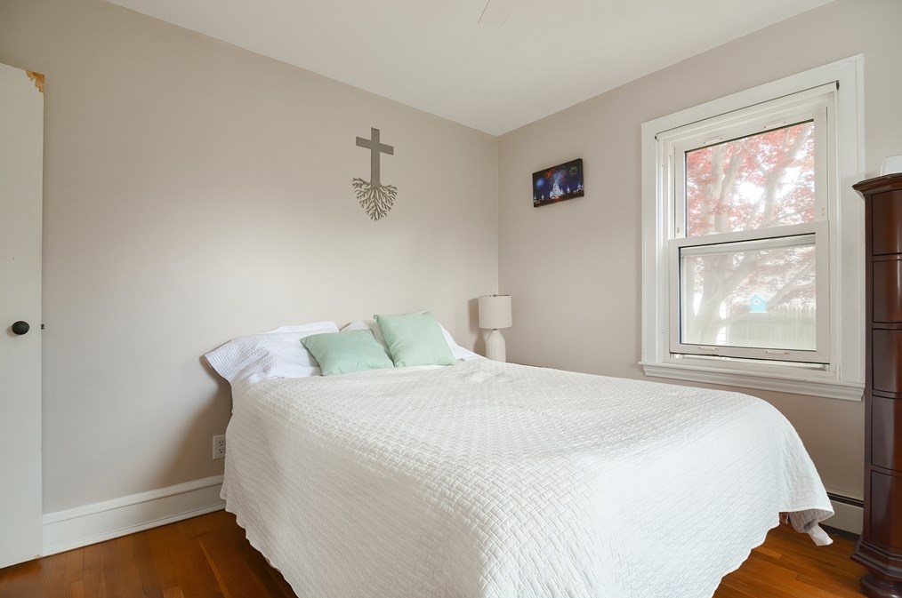 27 Rockdale St, Fall River MA  02726-2440 exterior