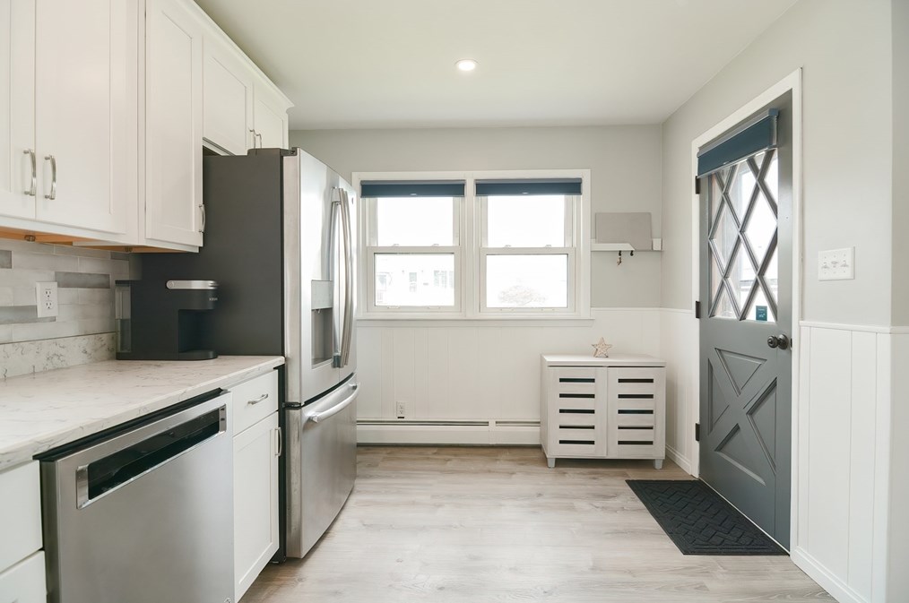 27 Rockdale St, Fall River MA  02726-2440 exterior