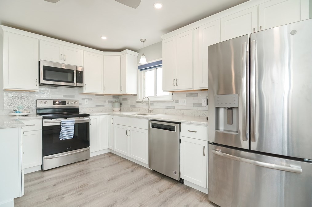 27 Rockdale St, Fall River MA  02726-2440 exterior