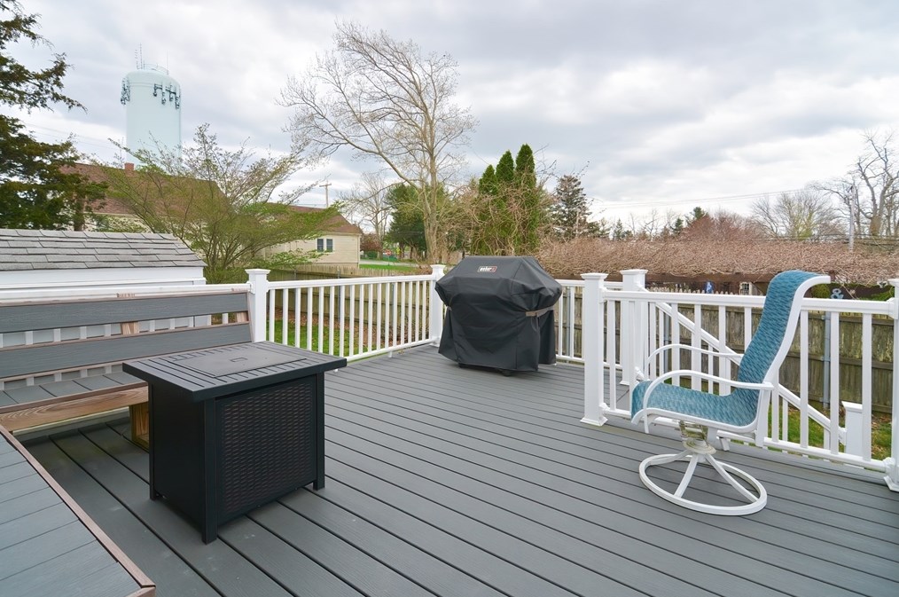 27 Rockdale St, Fall River MA  02726-2440 exterior