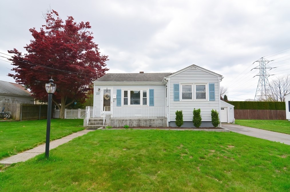 27 Rockdale St, Fall River MA  02726-2440 exterior