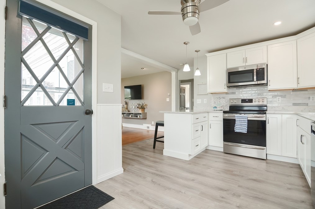 27 Rockdale St, Fall River MA  02726-2440 exterior