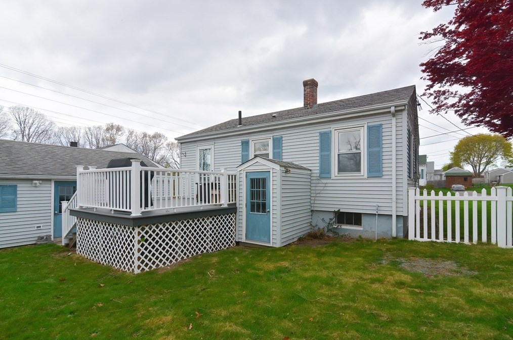 27 Rockdale St, Fall River MA  02726-2440 exterior