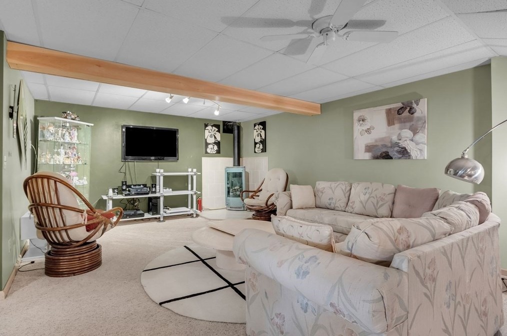 10 Elizabeth Dr, Northborough MA 01532-1675 exterior