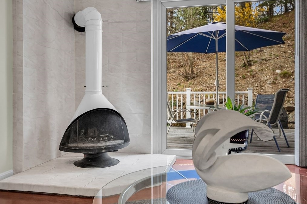 10 Elizabeth Dr, Northborough MA 01532-1675 exterior