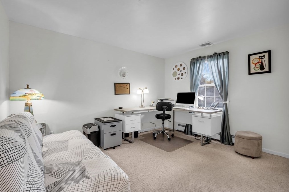 10 Elizabeth Dr, Northborough MA 01532-1675 exterior