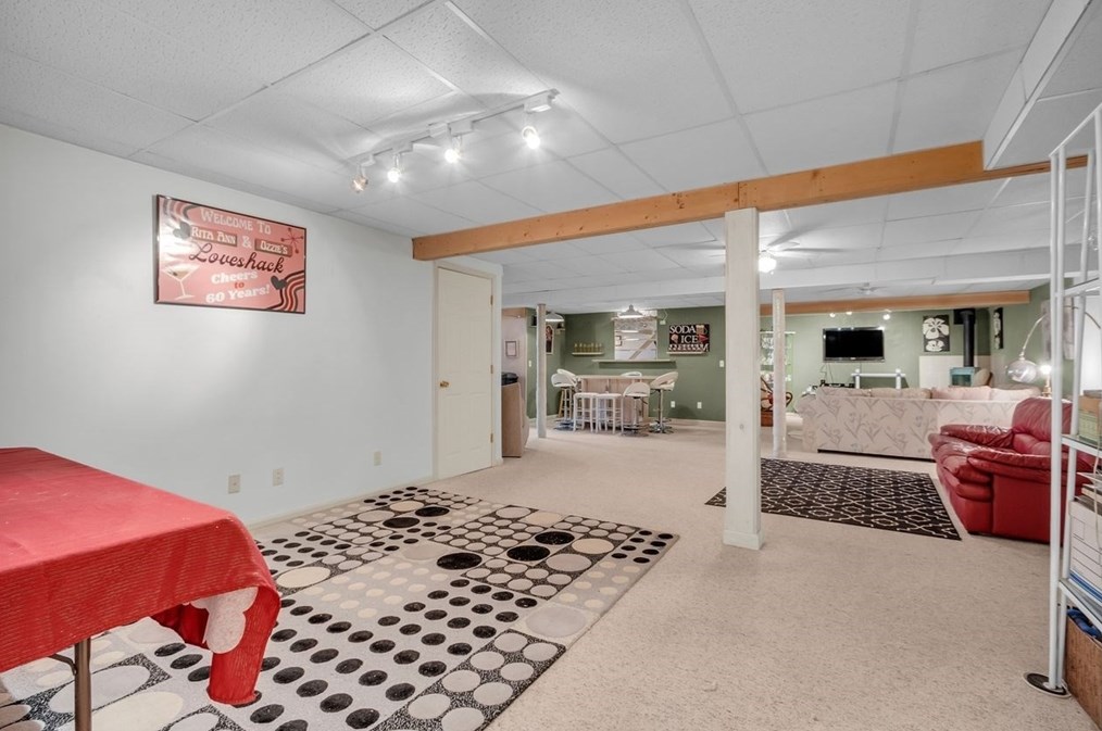 10 Elizabeth Dr, Northborough MA 01532-1675 exterior