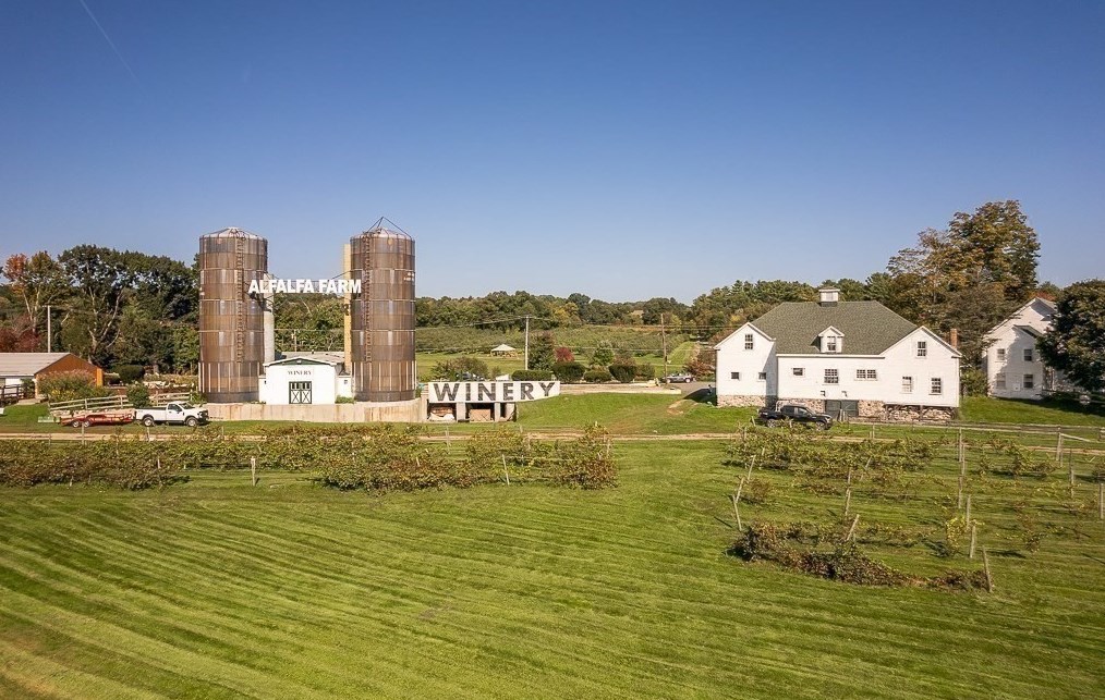 249 Rowley Bridge Rd, Topsfield MA 01983-2001 exterior