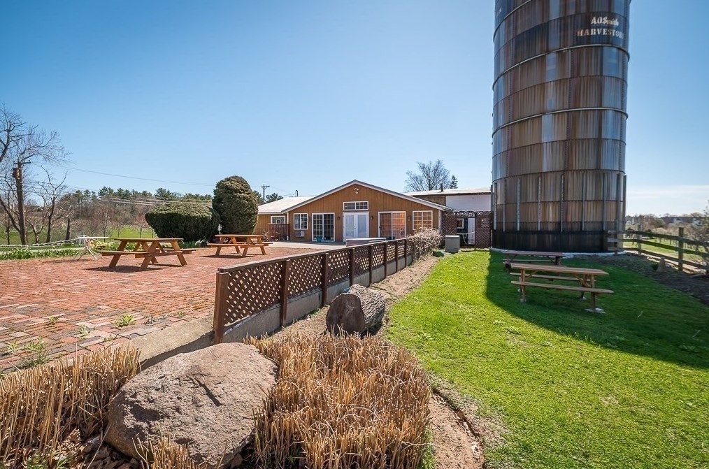 249 Rowley Bridge Rd, Topsfield MA 01983-2001 exterior