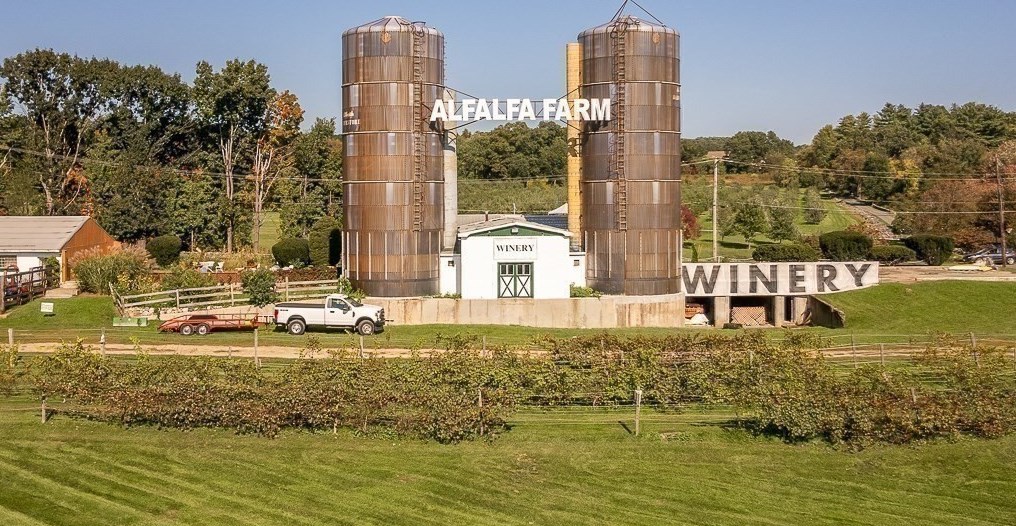 249 Rowley Bridge Rd, Topsfield MA 01983-2001 exterior