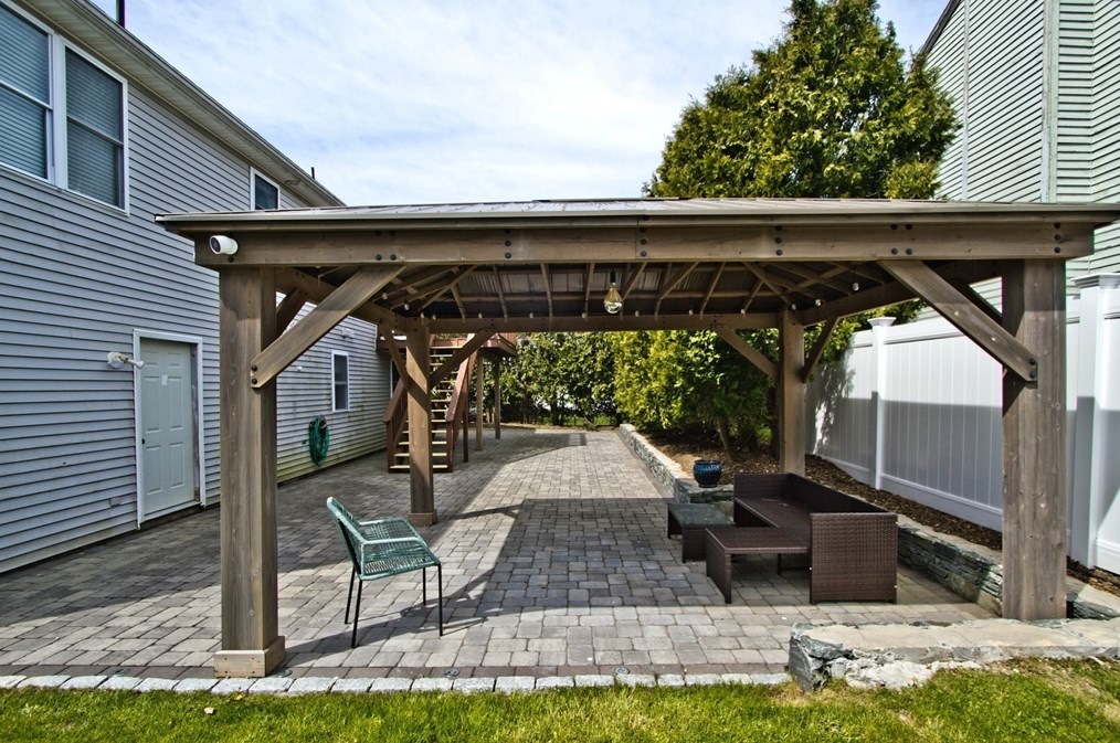 19 Matteo St, Worcester MA  01606-1178 exterior