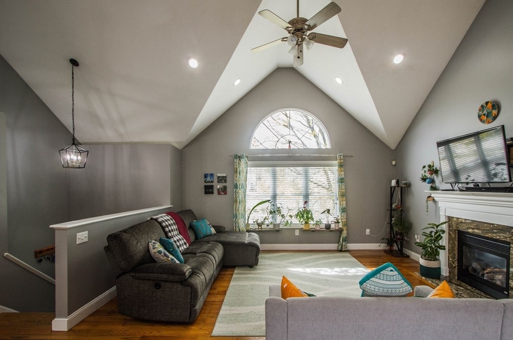 19 Matteo St, Worcester MA  01606-1178 exterior