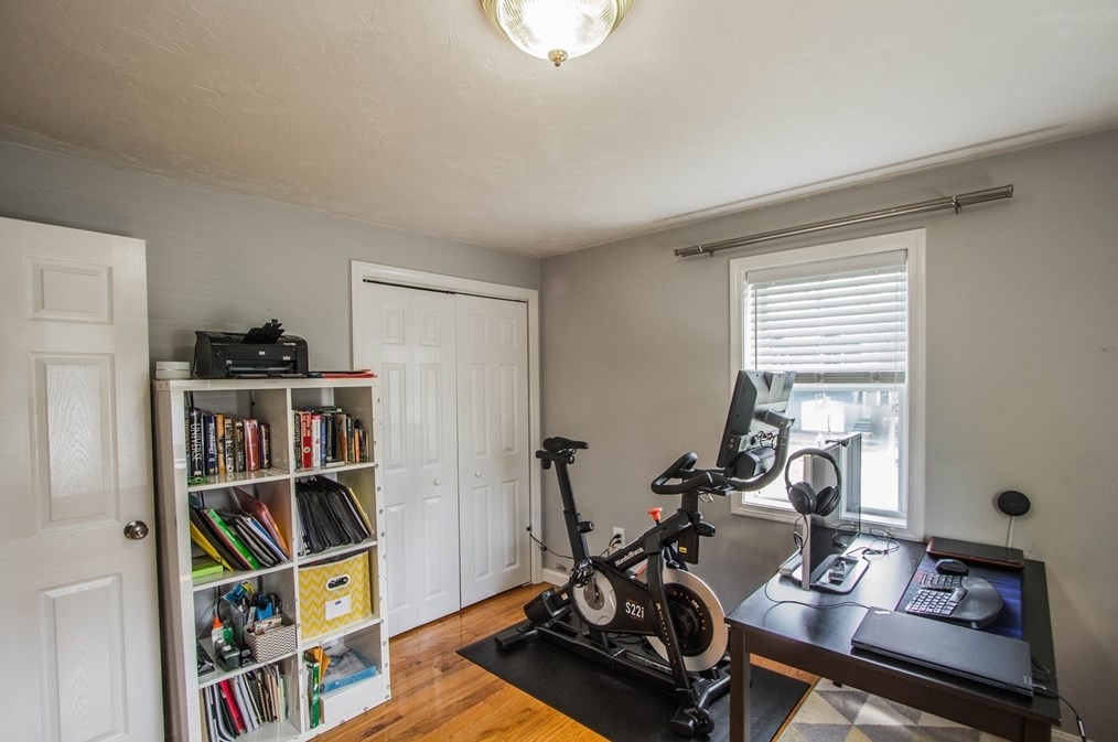 19 Matteo St, Worcester MA  01606-1178 exterior