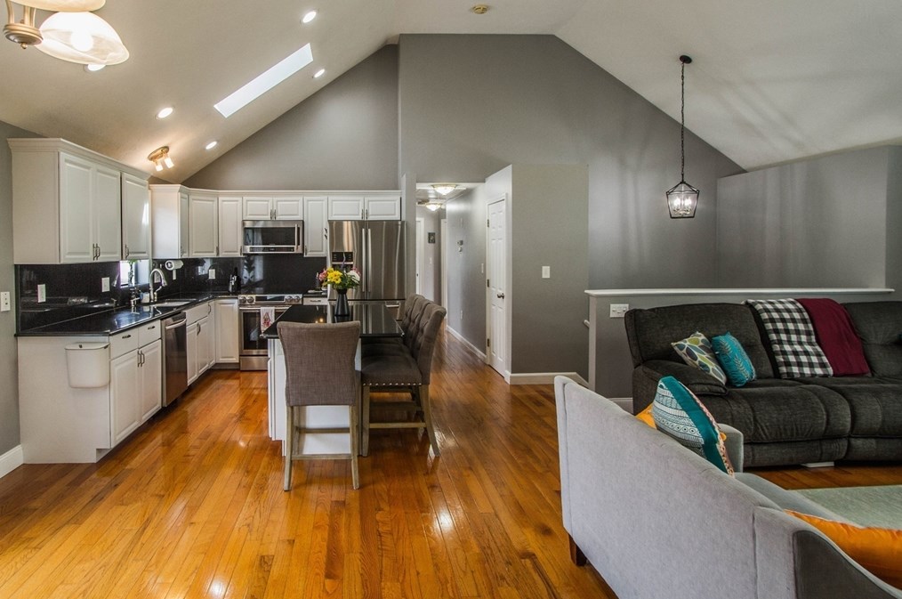 19 Matteo St, Worcester MA  01606-1178 exterior