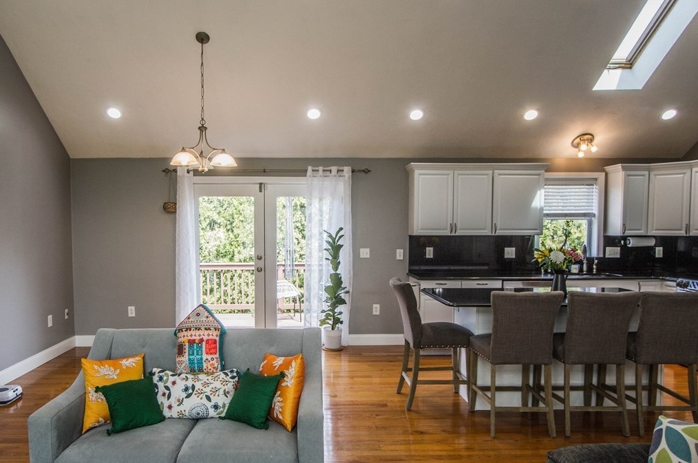 19 Matteo St, Worcester MA  01606-1178 exterior