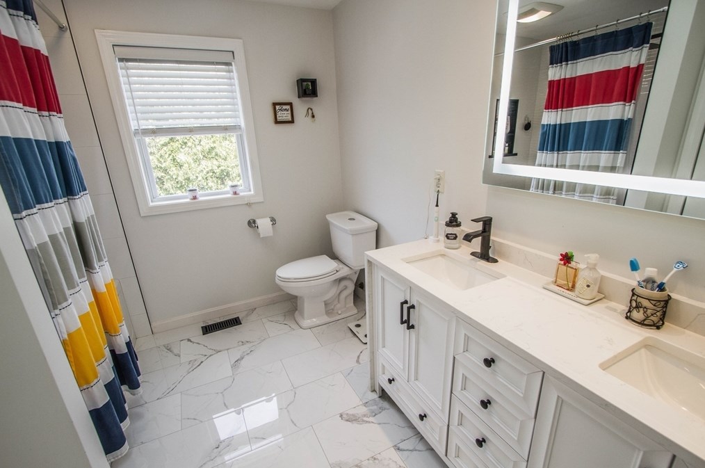 19 Matteo St, Worcester MA  01606-1178 exterior