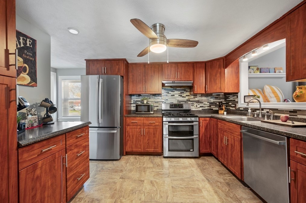 10 Crane St, Danvers MA  01923-3014 exterior