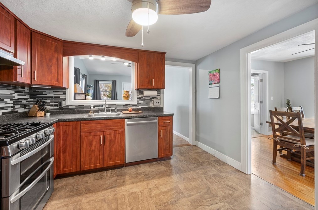 10 Crane St, Danvers MA  01923-3014 exterior