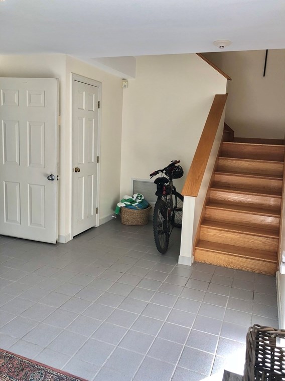 104 Coolidge Hill Rd, Watertown MA  02472-5093 exterior