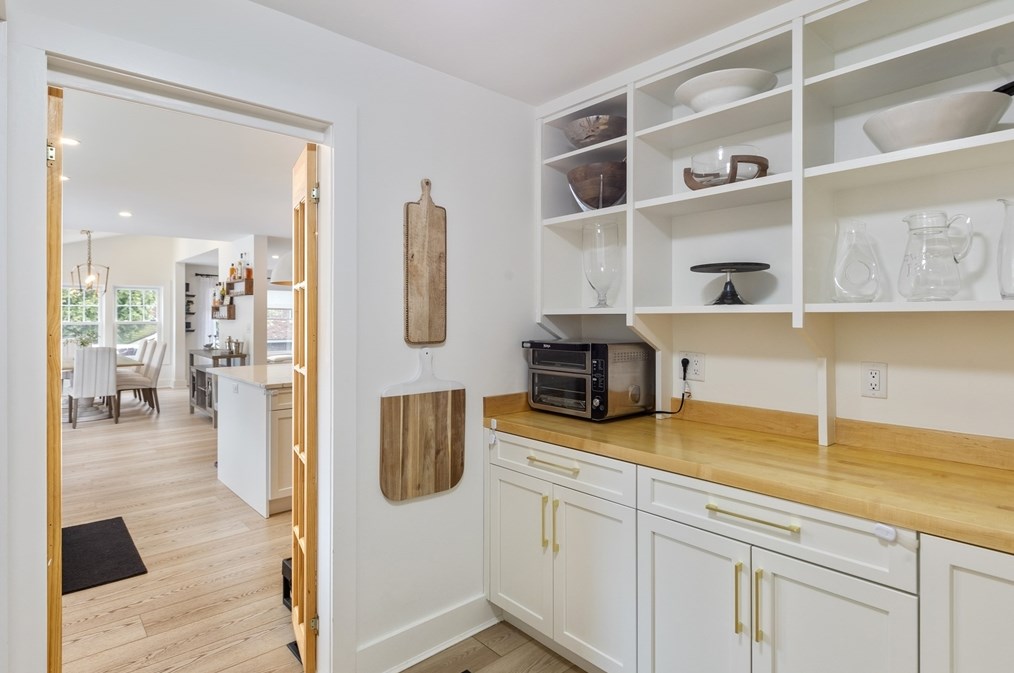 62 Beaufort Ave, Needham MA 02492-3804 exterior