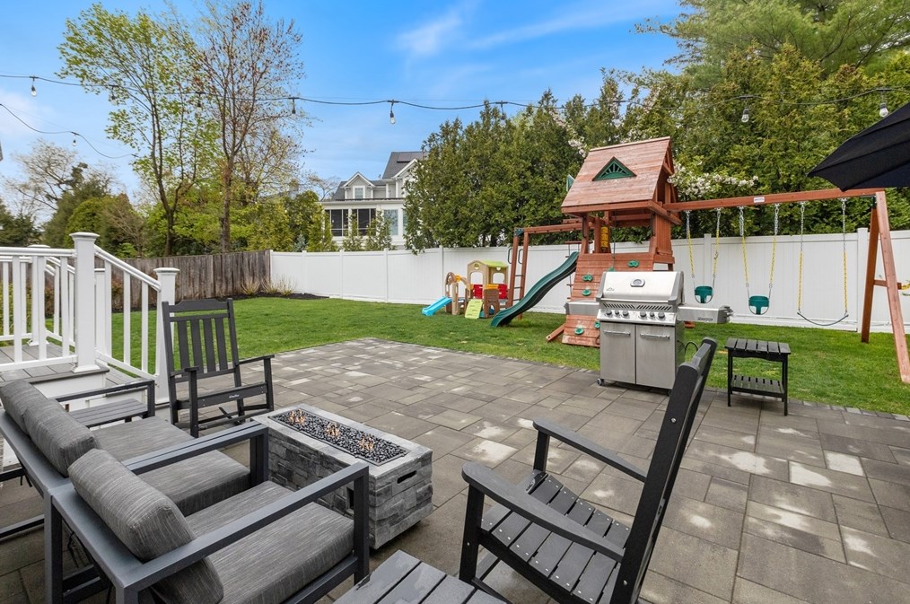 62 Beaufort Ave, Needham MA 02492-3804 exterior