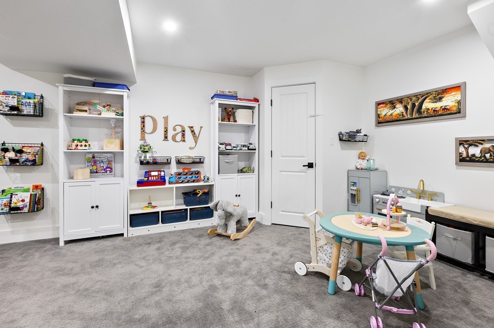 62 Beaufort Ave, Needham MA 02492-3804 exterior