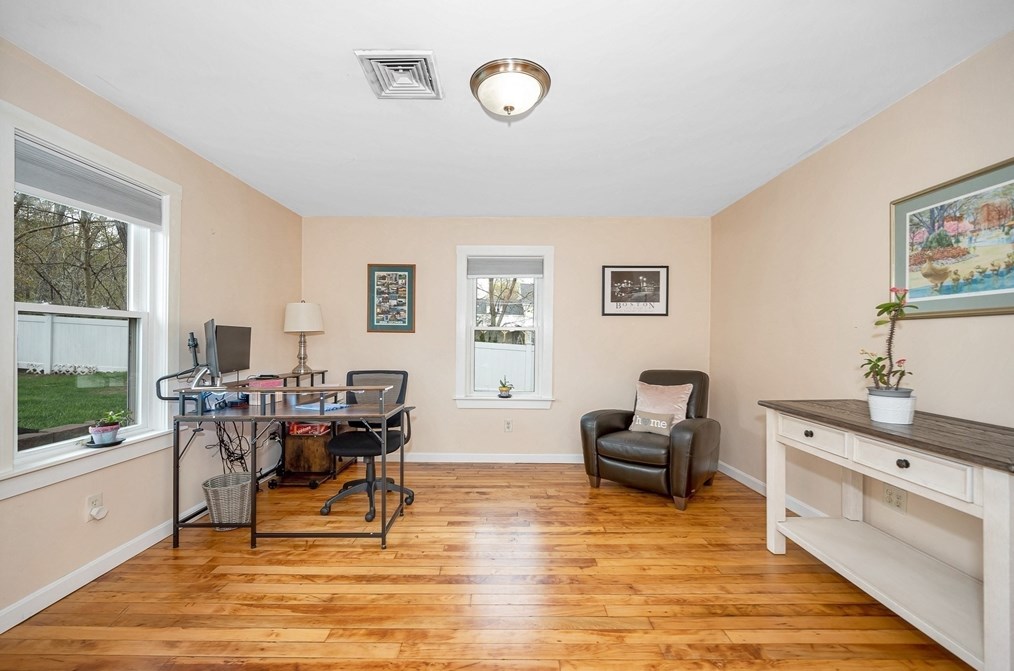 108 Pearl St, Reading MA  01867-1733 exterior