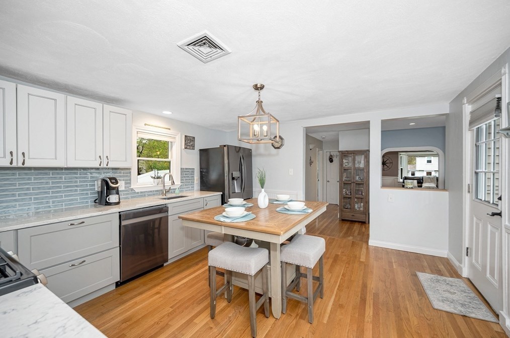 108 Pearl St, Reading MA  01867-1733 exterior