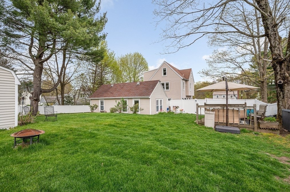 108 Pearl St, Reading MA  01867-1733 exterior