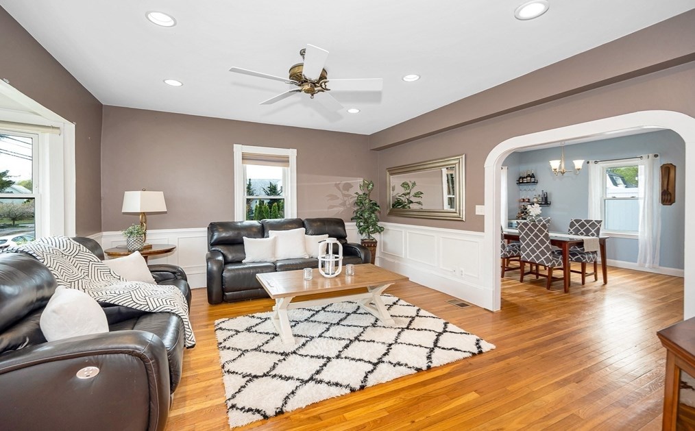 108 Pearl St, Reading MA  01867-1733 exterior