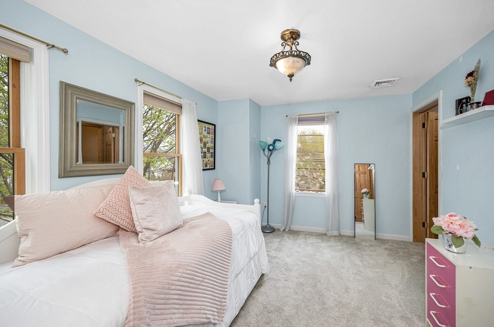 108 Pearl St, Reading MA  01867-1733 exterior