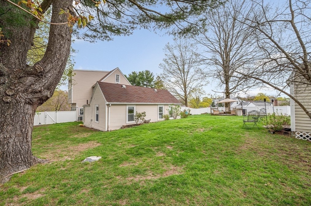 108 Pearl St, Reading MA  01867-1733 exterior