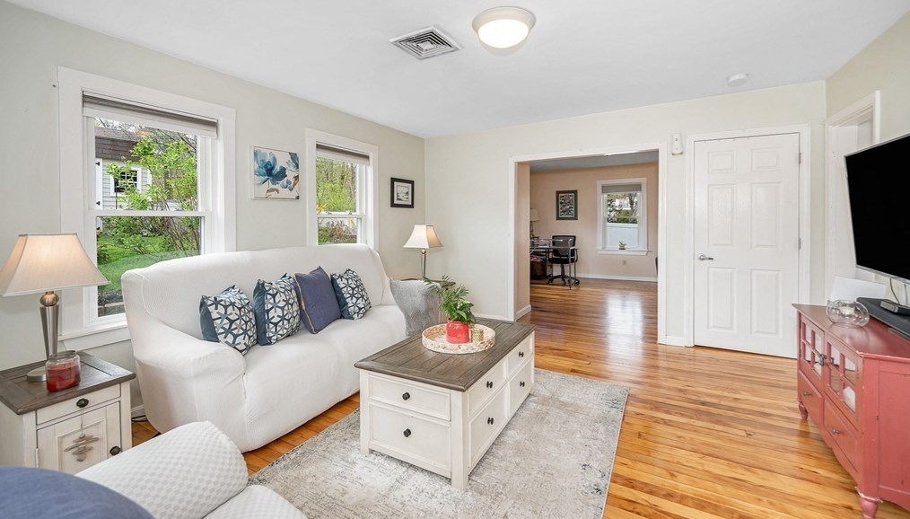 108 Pearl St, Reading MA  01867-1733 exterior