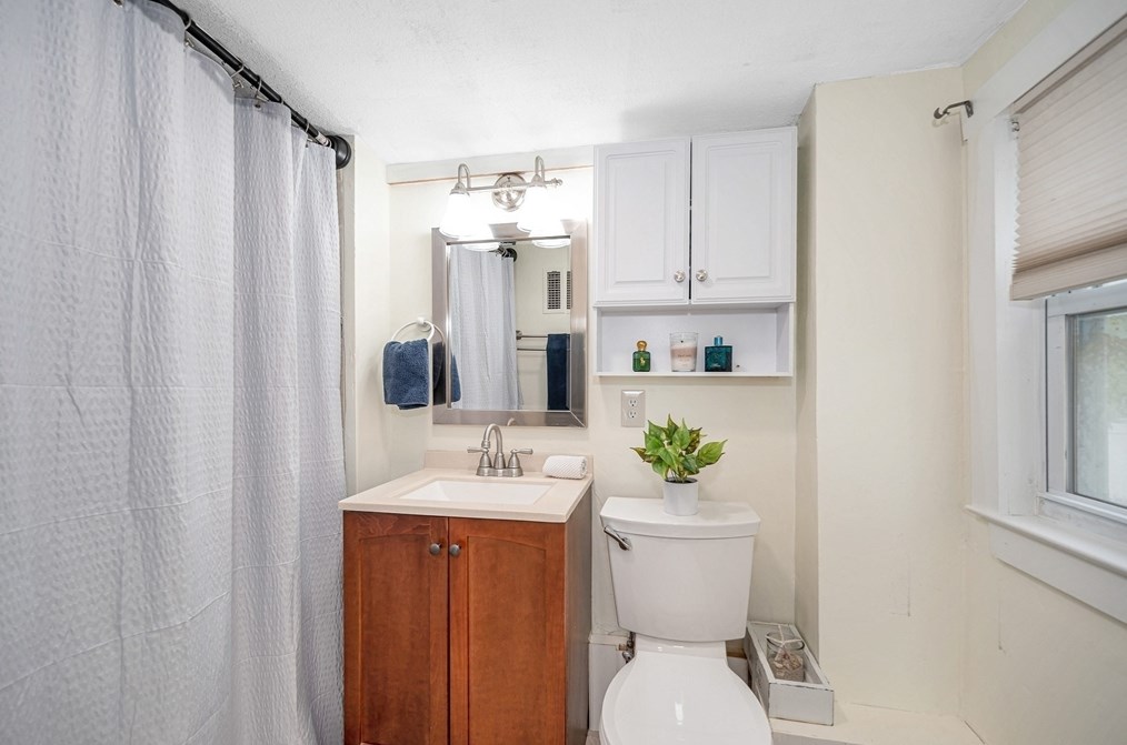 108 Pearl St, Reading MA  01867-1733 exterior