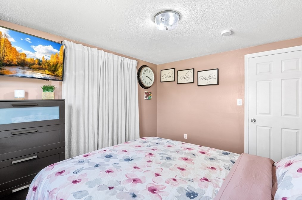 243 Myricks St, Taunton MA 02718-1427 exterior